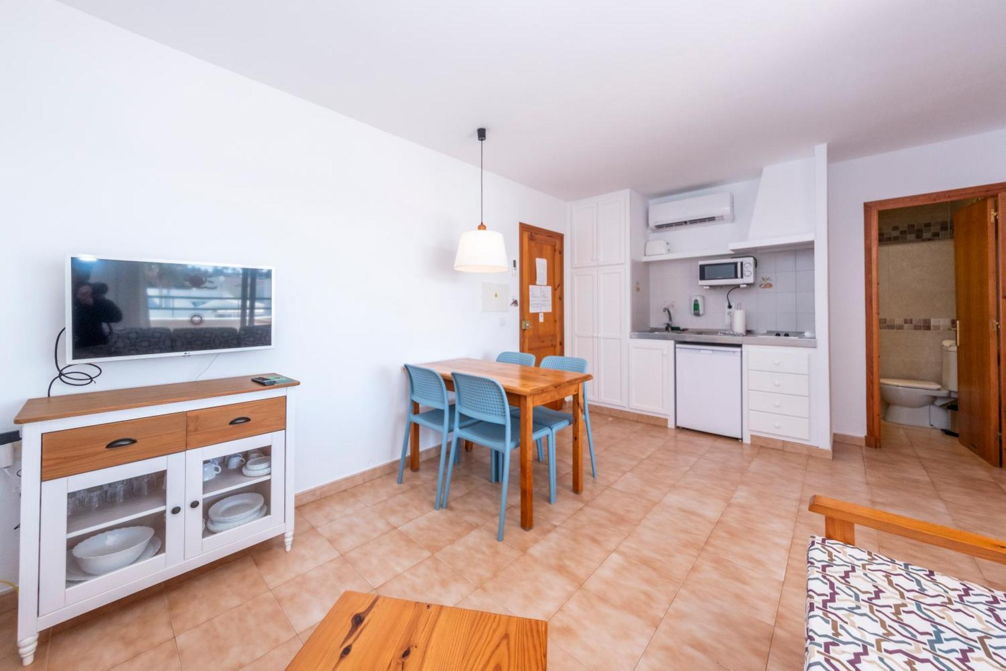 Apartamentos Sol Ponent Cala Blanca  Exterior foto