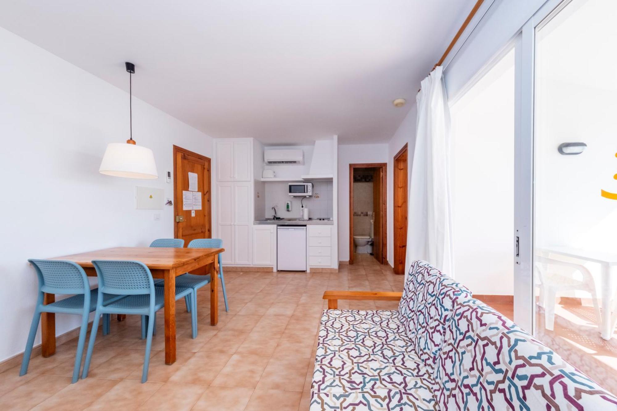 Apartamentos Sol Ponent Cala Blanca  Exterior foto
