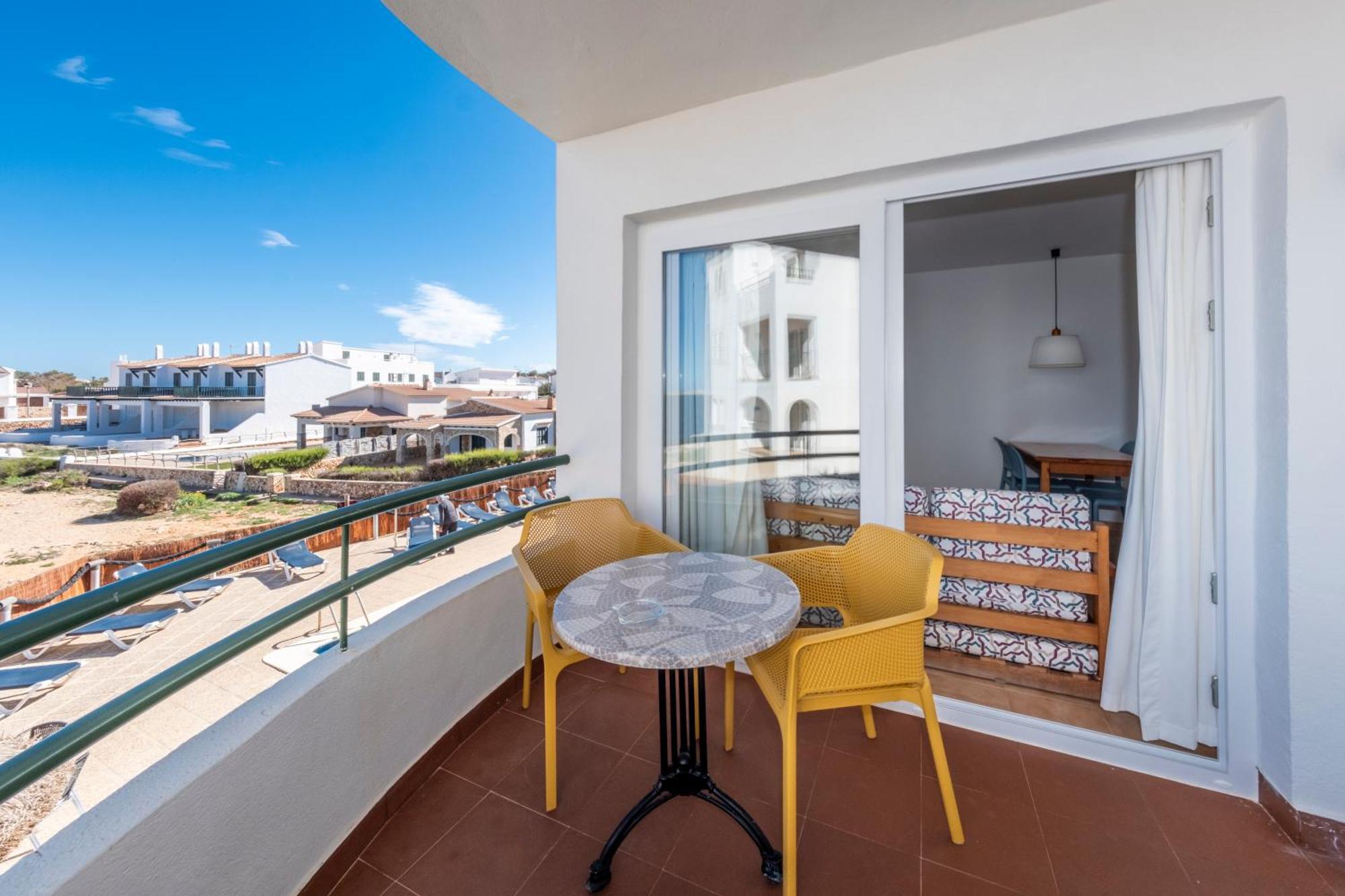 Apartamentos Sol Ponent Cala Blanca  Exterior foto