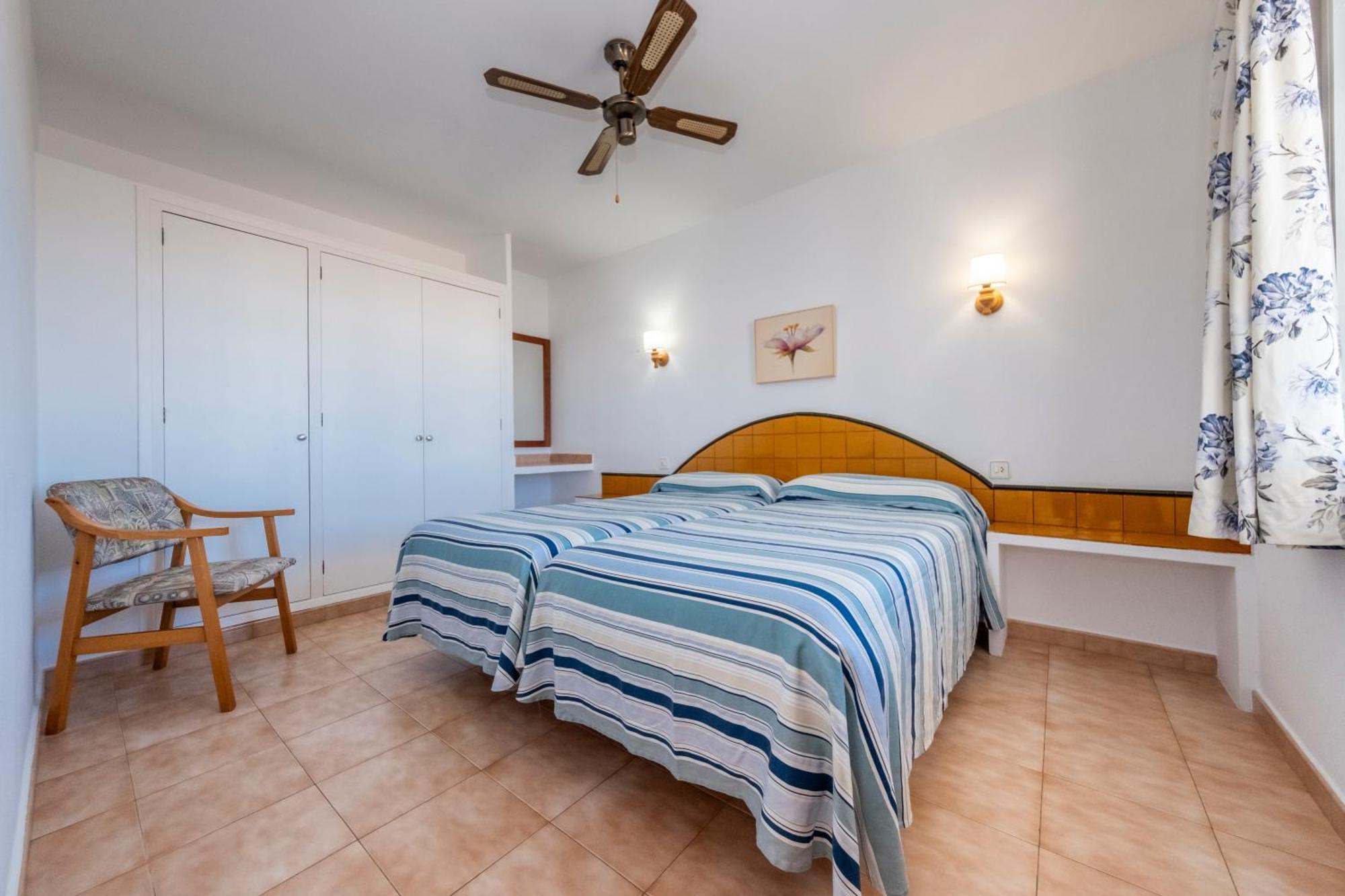 Apartamentos Sol Ponent Cala Blanca  Exterior foto