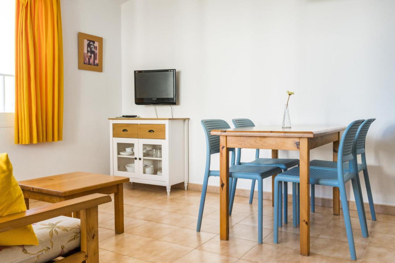Apartamentos Sol Ponent Cala Blanca  Exterior foto